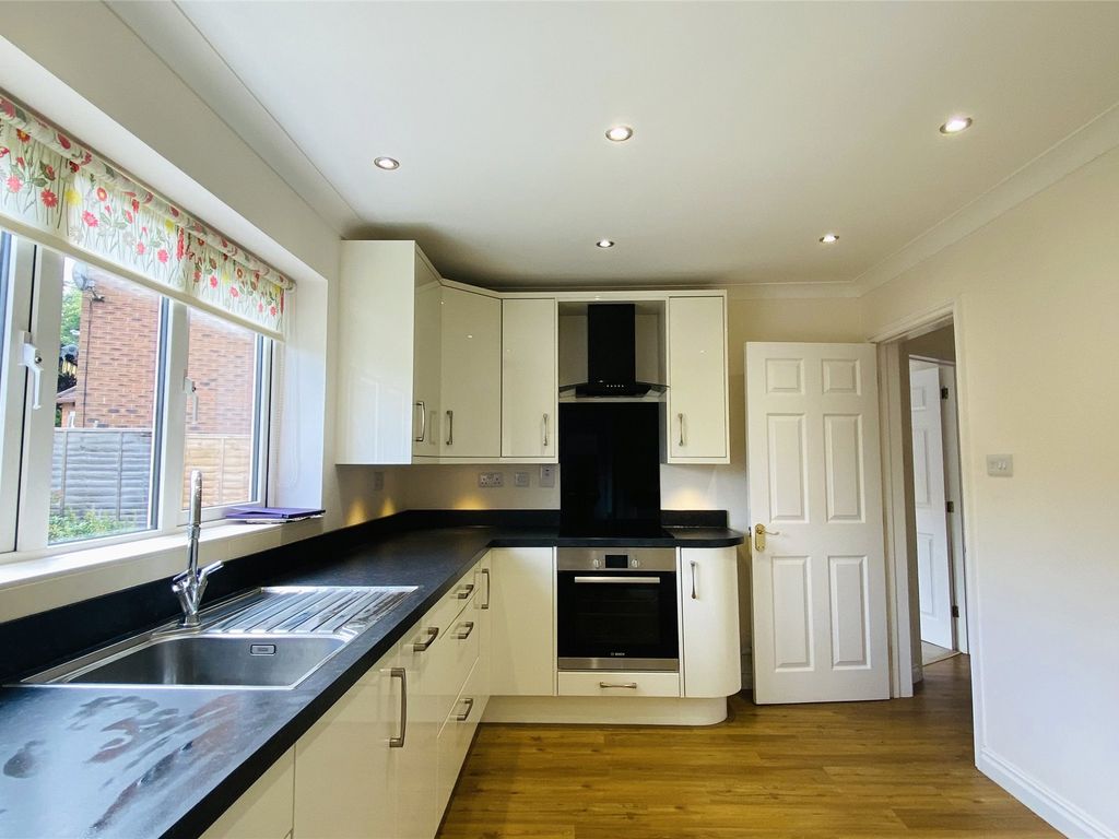 3 bed detached house to rent in Sovereign Chase, Staunton, Gloucester, Gloucestershire GL19, £1,300 pcm