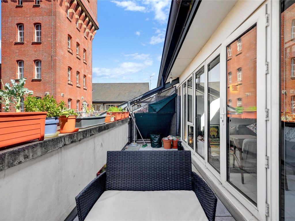 2 bed flat for sale in Manhattan Building, Bow Quarter E3, £475,000