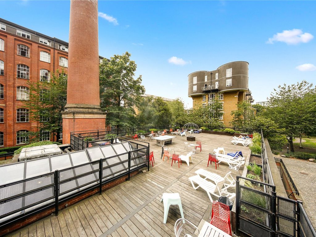 2 bed flat for sale in Manhattan Building, Bow Quarter E3, £475,000