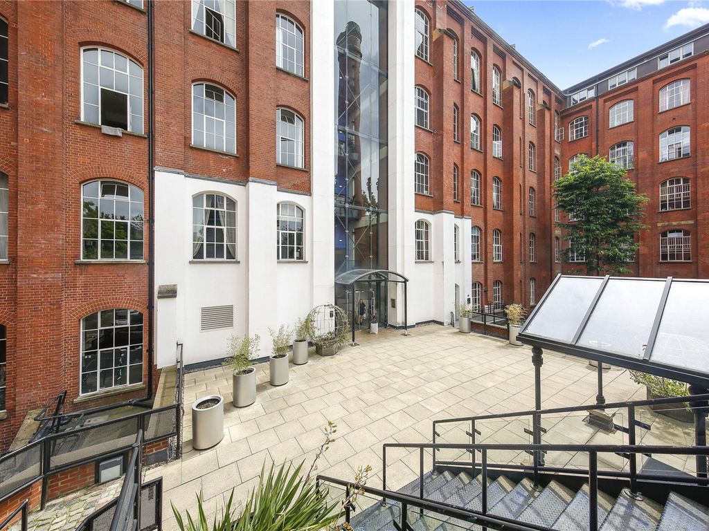 2 bed flat for sale in Manhattan Building, Bow Quarter E3, £475,000