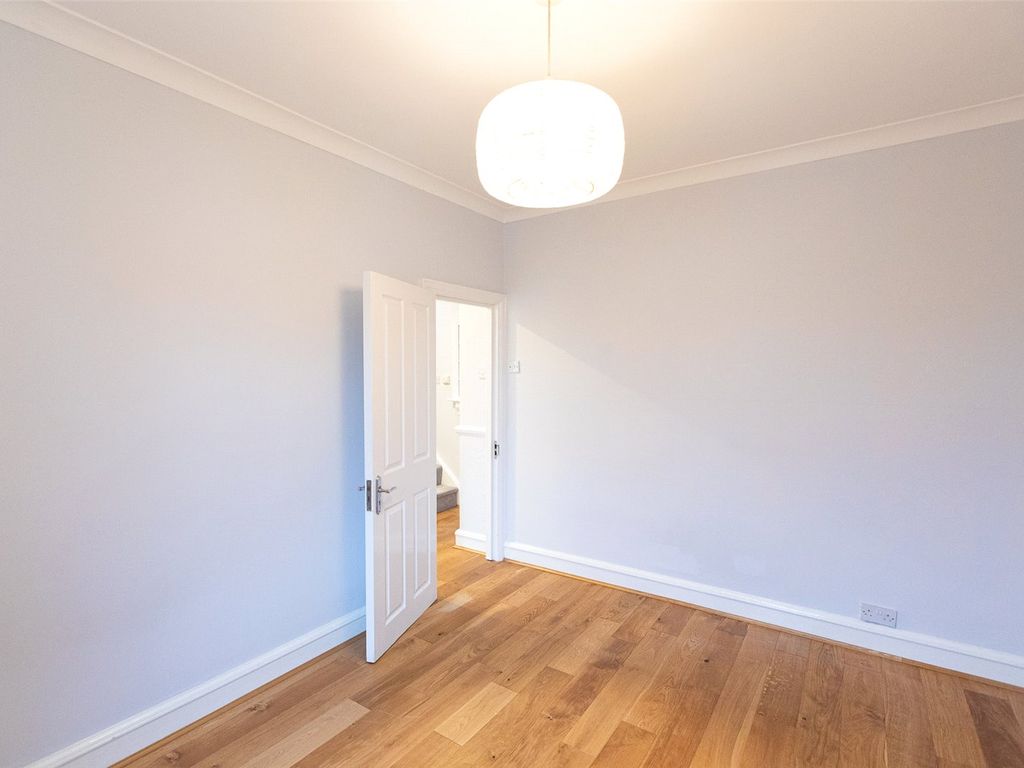 2 bed property for sale in Summerlands Avenue, Acton W3, £475,000