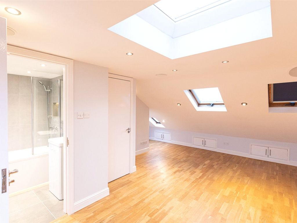 2 bed property for sale in Summerlands Avenue, Acton W3, £475,000