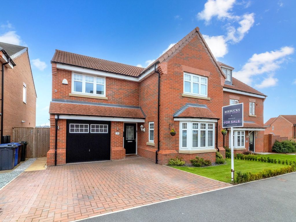 4 bed detached house for sale in Graders Close, Mapplewell, Barnsley S75, £375,000