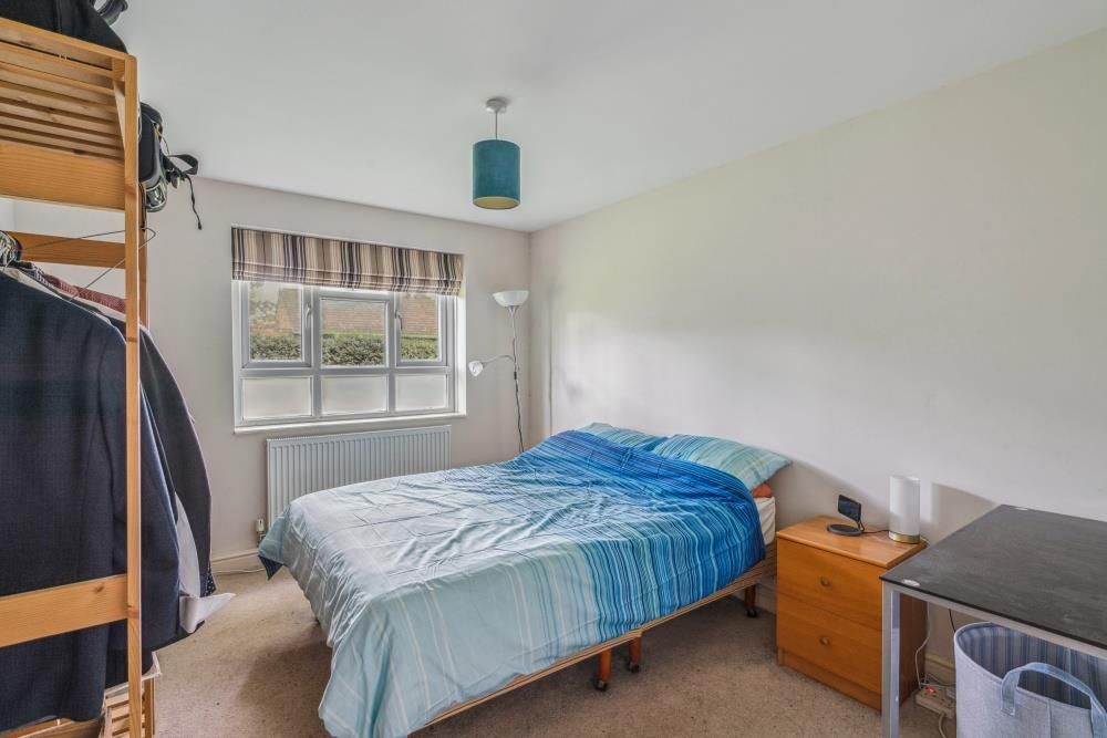 2 bed maisonette for sale in New Road, Amersham, Buckinghamshire HP6, £260,000