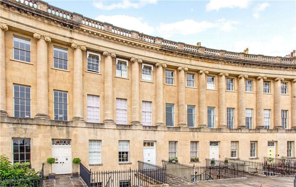 3 bed flat for sale in Royal Crescent, Bath BA1, £775,000