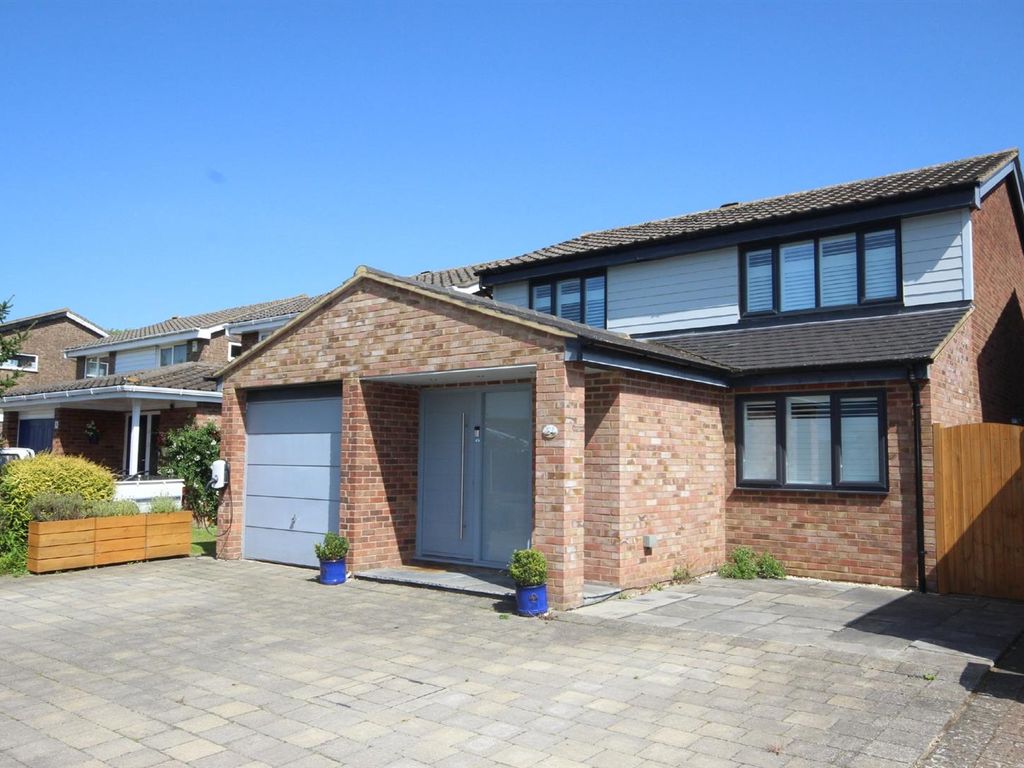 4 bed detached house for sale in Clovelly Way, Bedford MK40, £485,000