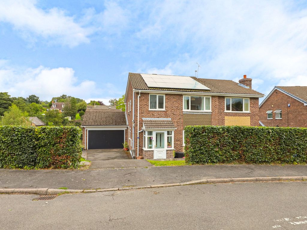 4 bed detached house for sale in Brook Close, Holymoorside S42, £400,000