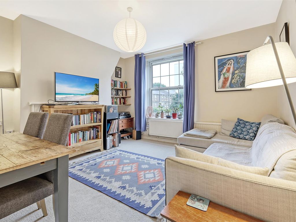 2 bed flat for sale in Elwood Street, London N5, £425,000