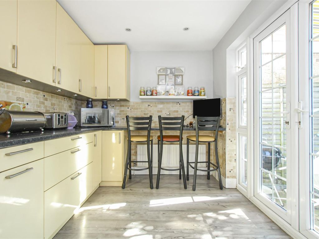 3 bed semi-detached house for sale in Hayes End Drive, Hayes UB4, £675,000