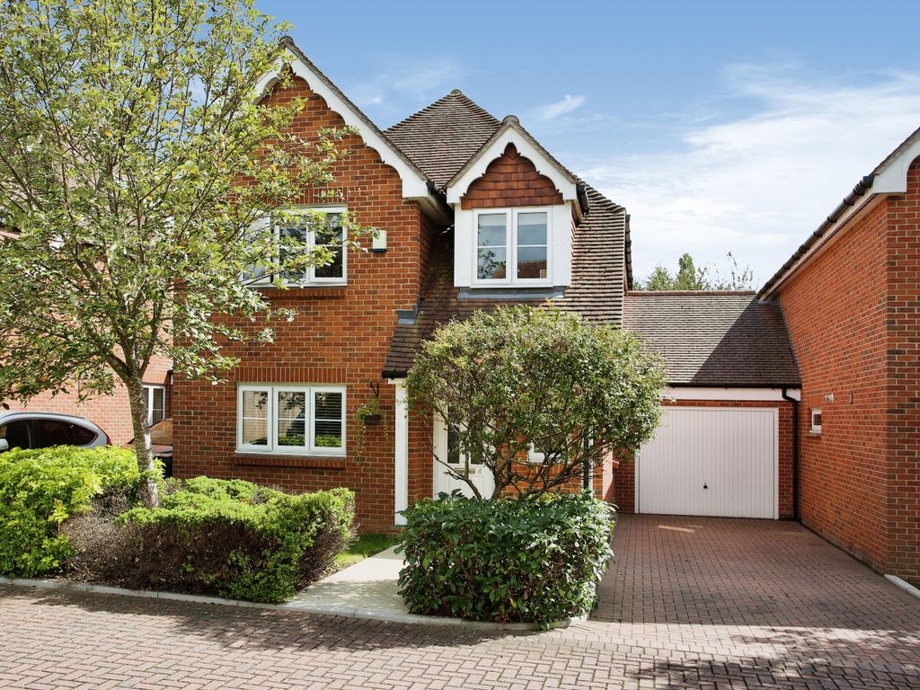 4 bed detached house for sale in Hunts Close, Colden Common, Winchester SO21, £599,950