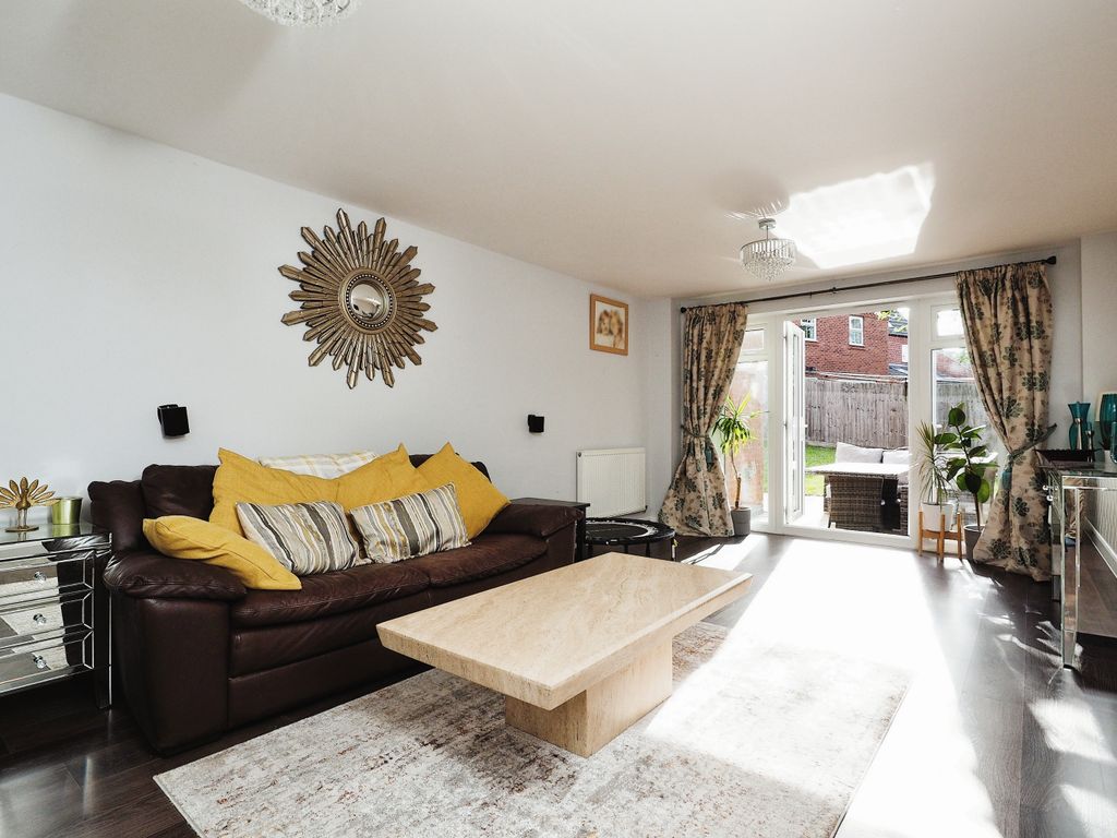 5 bed detached house for sale in Battle Close, Newton, Nottingham, Nottinghamshire NG13, £530,000