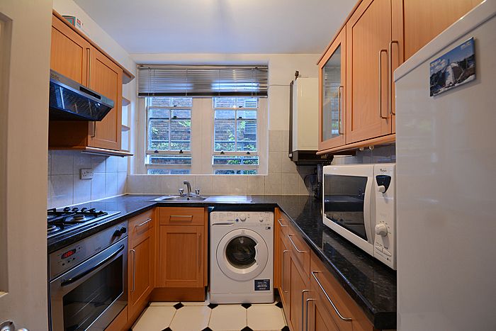 1 bed flat to rent in Gilbert Street, London W1K, £2,708 pcm