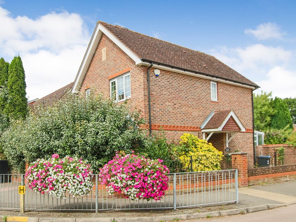 3 bed terraced house for sale in Old School Place, Lingfield RH7, £410,000