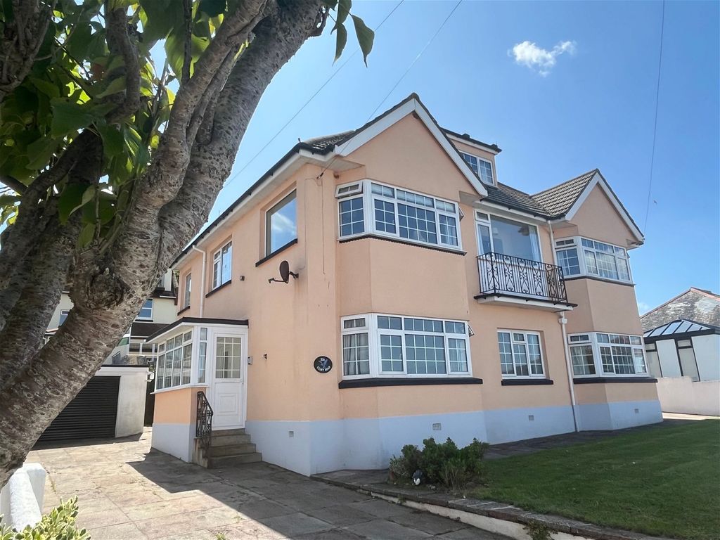 3 bed flat for sale in Cliff Road, Paignton TQ4, £399,950