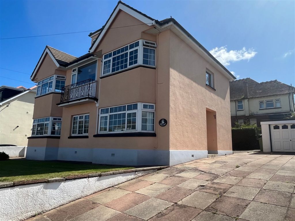 2 bed flat for sale in Cliff Road, Paignton TQ4, £345,000