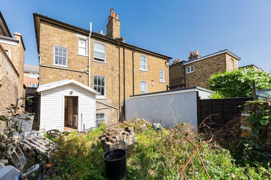 5 bed end terrace house for sale in Lower Road, London SE8, £800,000