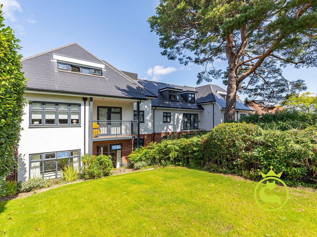 2 bed flat for sale in Penn Hill Avenue, Poole BH14, £340,000