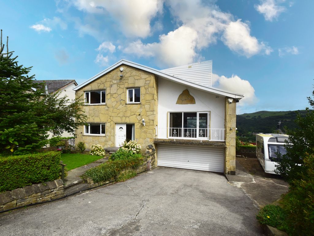 4 bed detached house for sale in Fern Court, Utley, Keighley, West Yorkshire BD20, £450,000