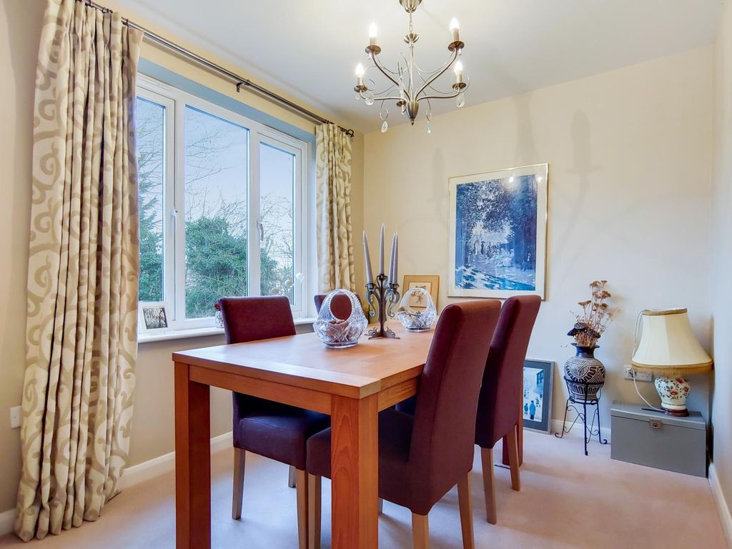 2 bed flat for sale in Salvin Court, Torrington Park, N. Finchley N12, £500,000