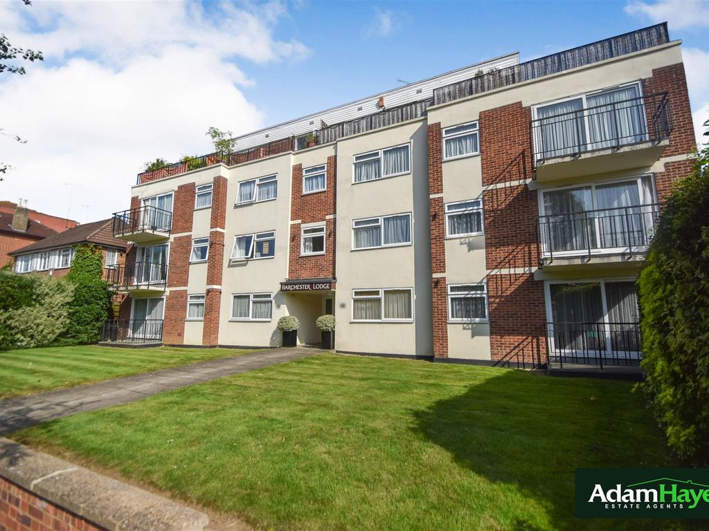2 bed flat for sale in Holden Road, North Finchley N12, £450,000