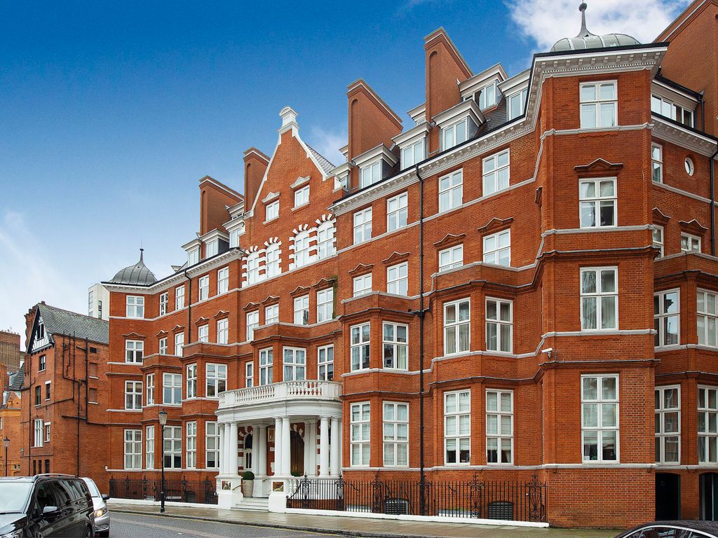 2 bed flat for sale in Hans Crescent, London SW1X, £1,595,000