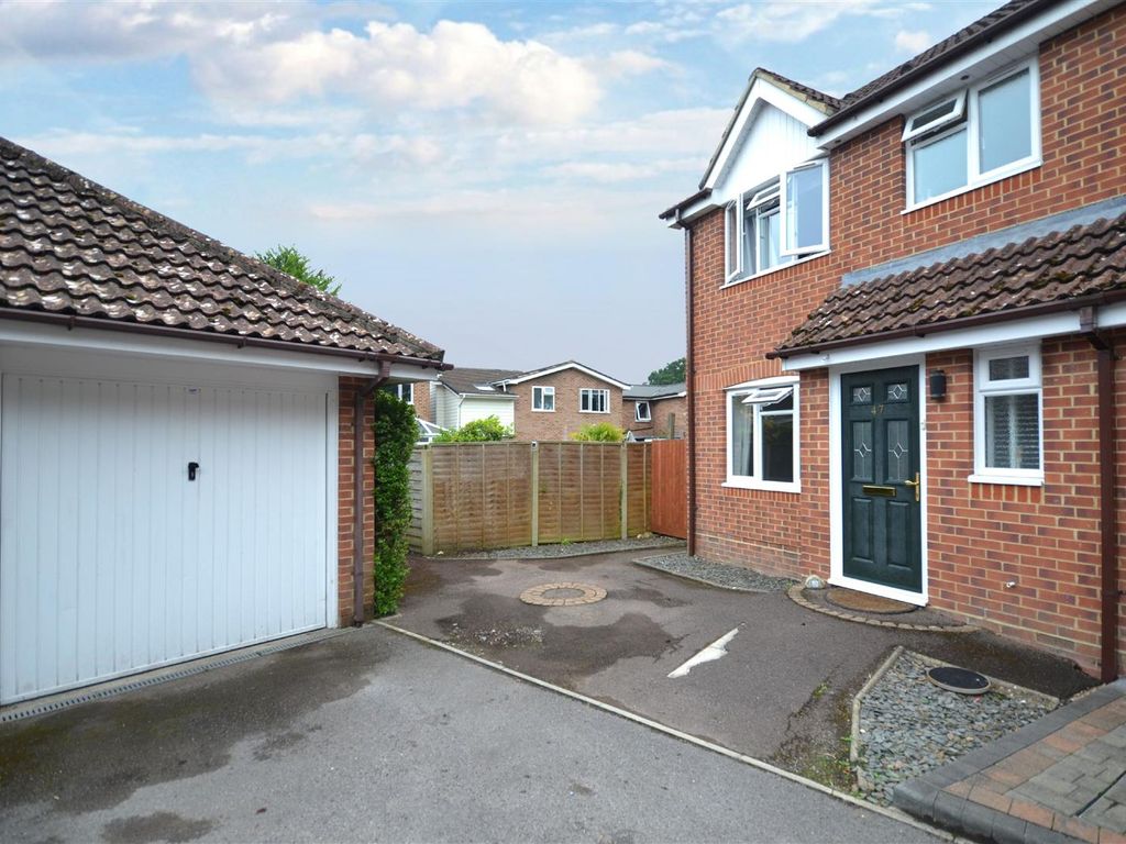 3 bed end terrace house for sale in Pennine Way, Verwood BH31, £355,000