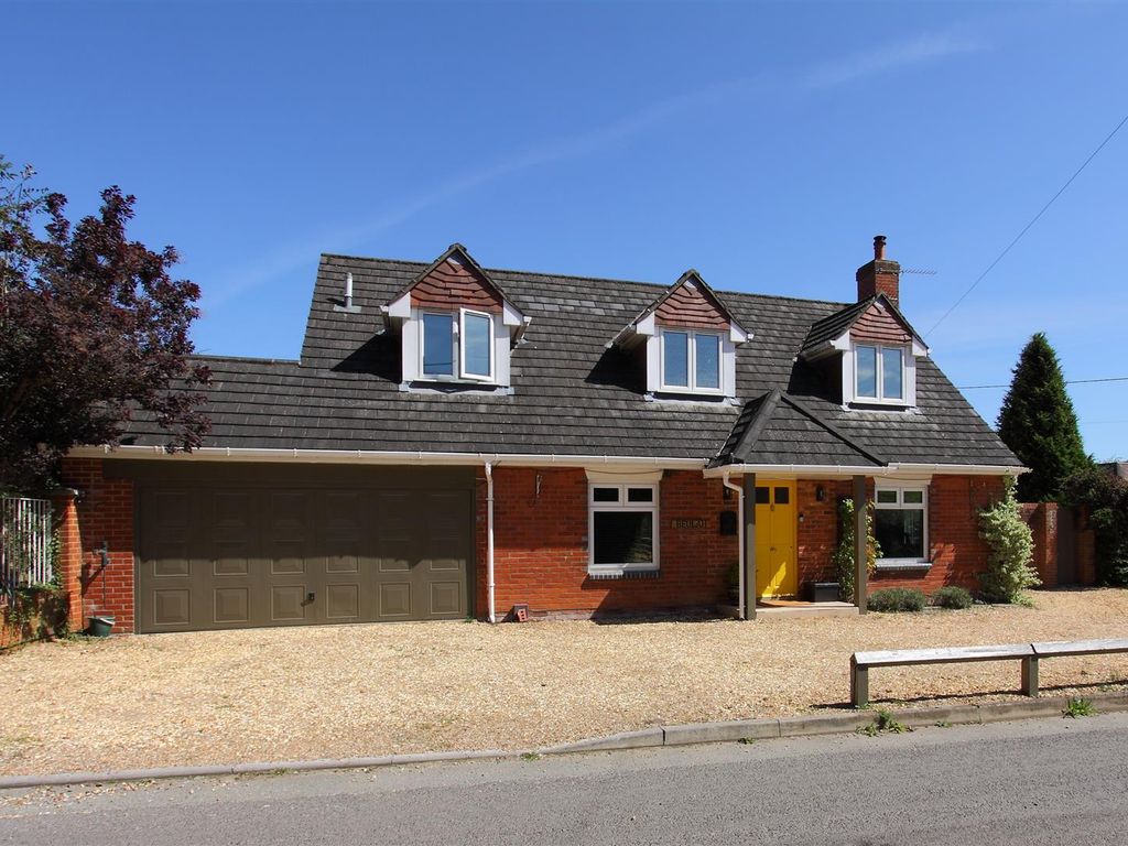4 bed detached house for sale in Livery Road, Winterslow, Salisbury SP5, £745,000