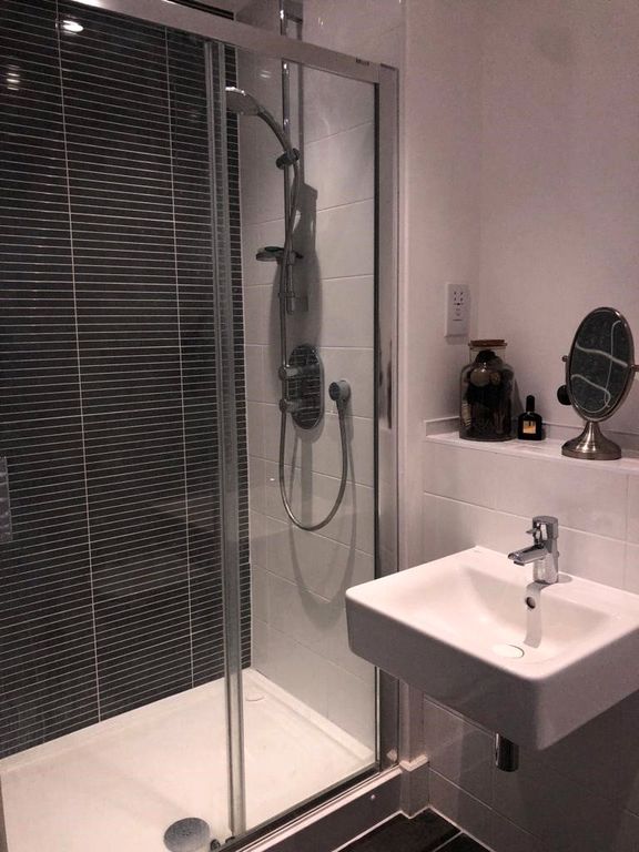 2 bed flat to rent in Longman House, Nash Mills HP3, £1,995 pcm