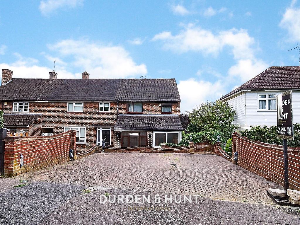 2 bed end terrace house for sale in Brady Avenue, Loughton IG10, £500,000