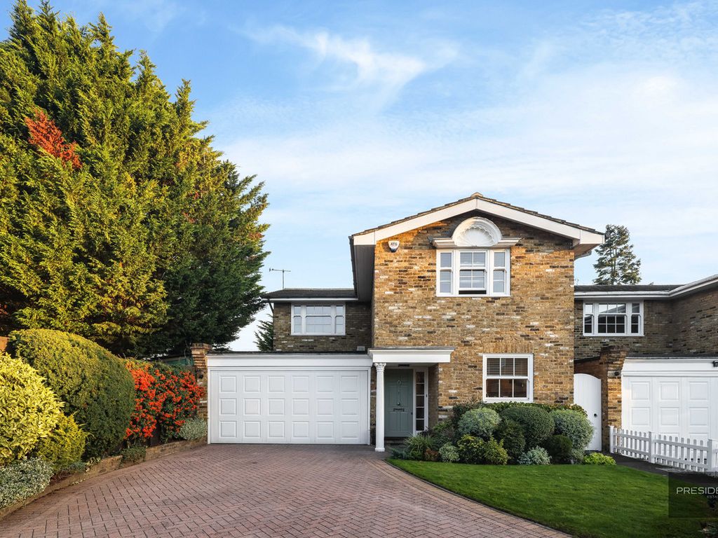 4 bed detached house for sale in Elmores, Loughton IG10, £1,000,000