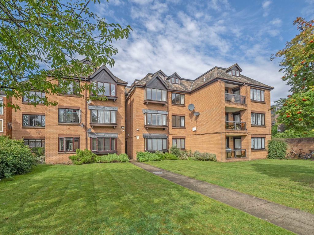2 bed flat for sale in Coombe Lane West, Coombe, Kingston Upon Thames KT2, £375,000