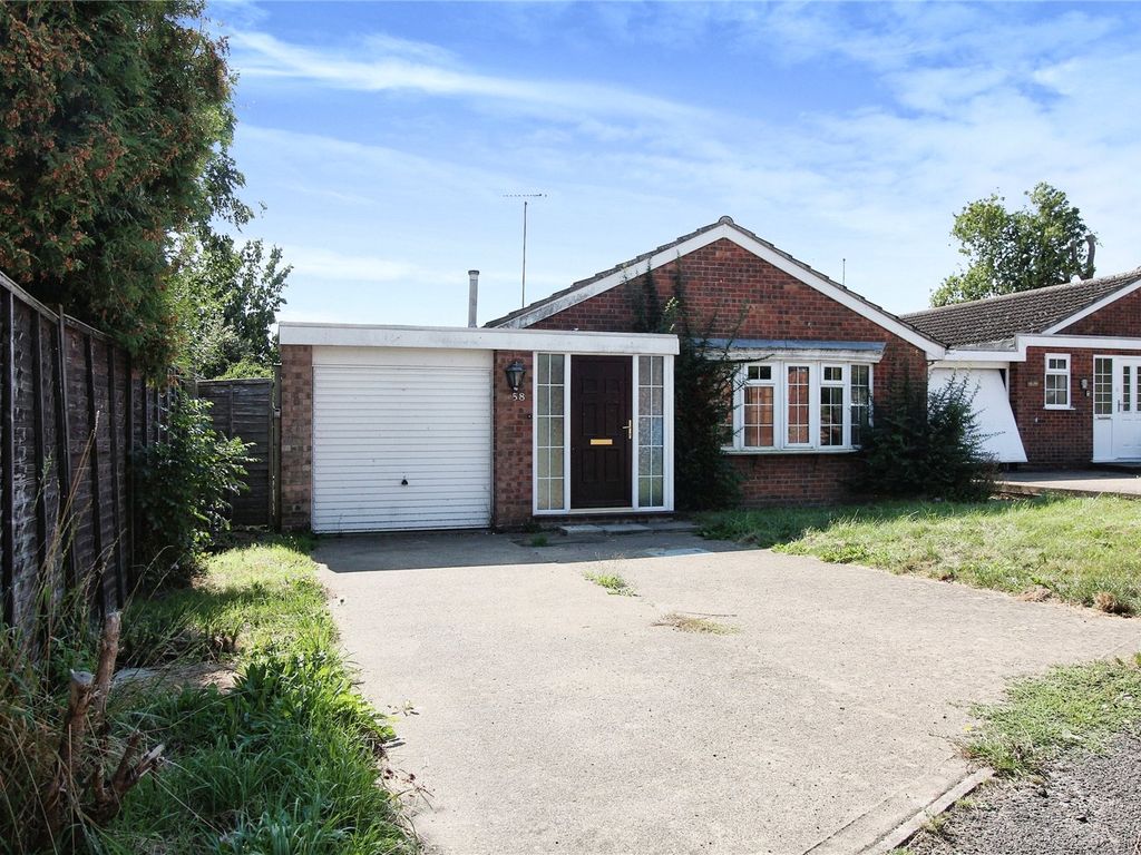3 bed bungalow for sale in Broadlands, Desborough, Kettering NN14, £230,000