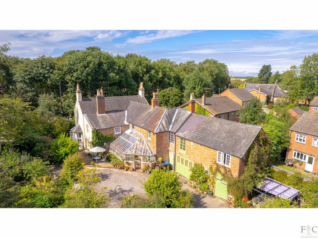 6 bed detached house for sale in Main Road, Claybrooke Magna LE17, £950,000