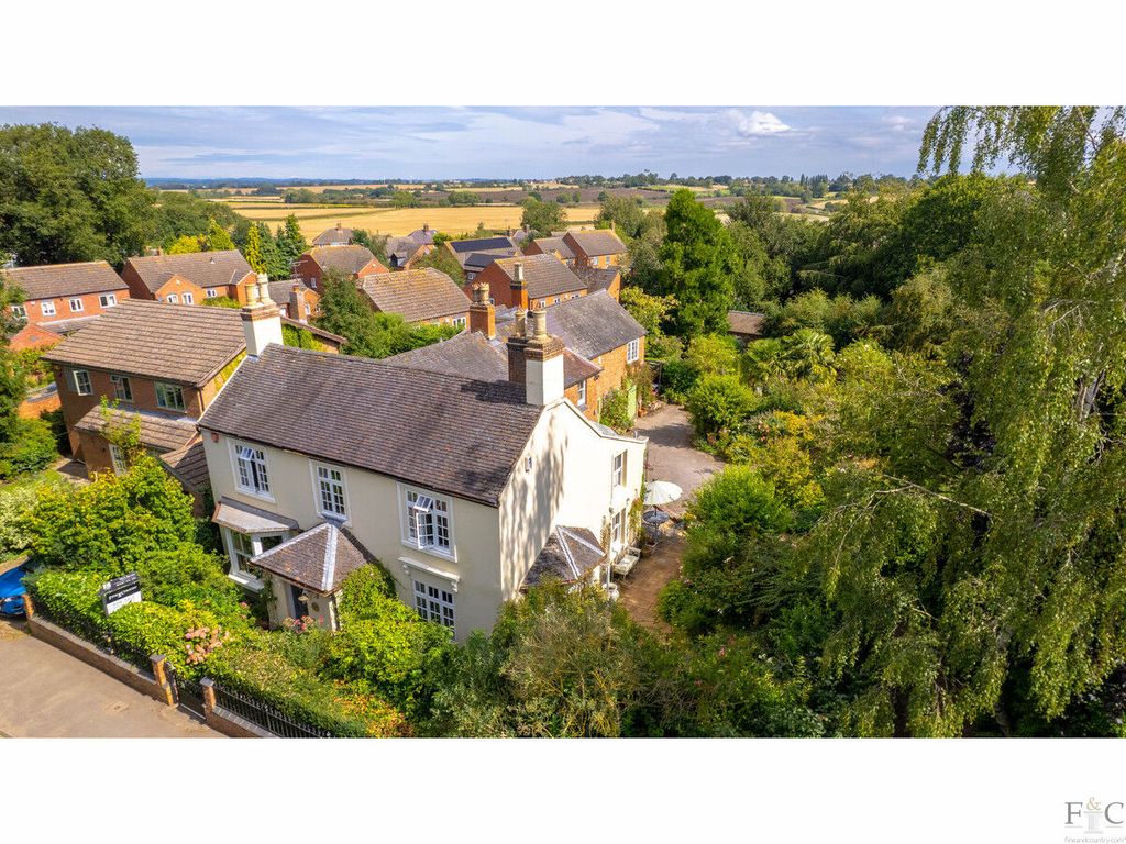 6 bed detached house for sale in Main Road, Claybrooke Magna LE17, £950,000