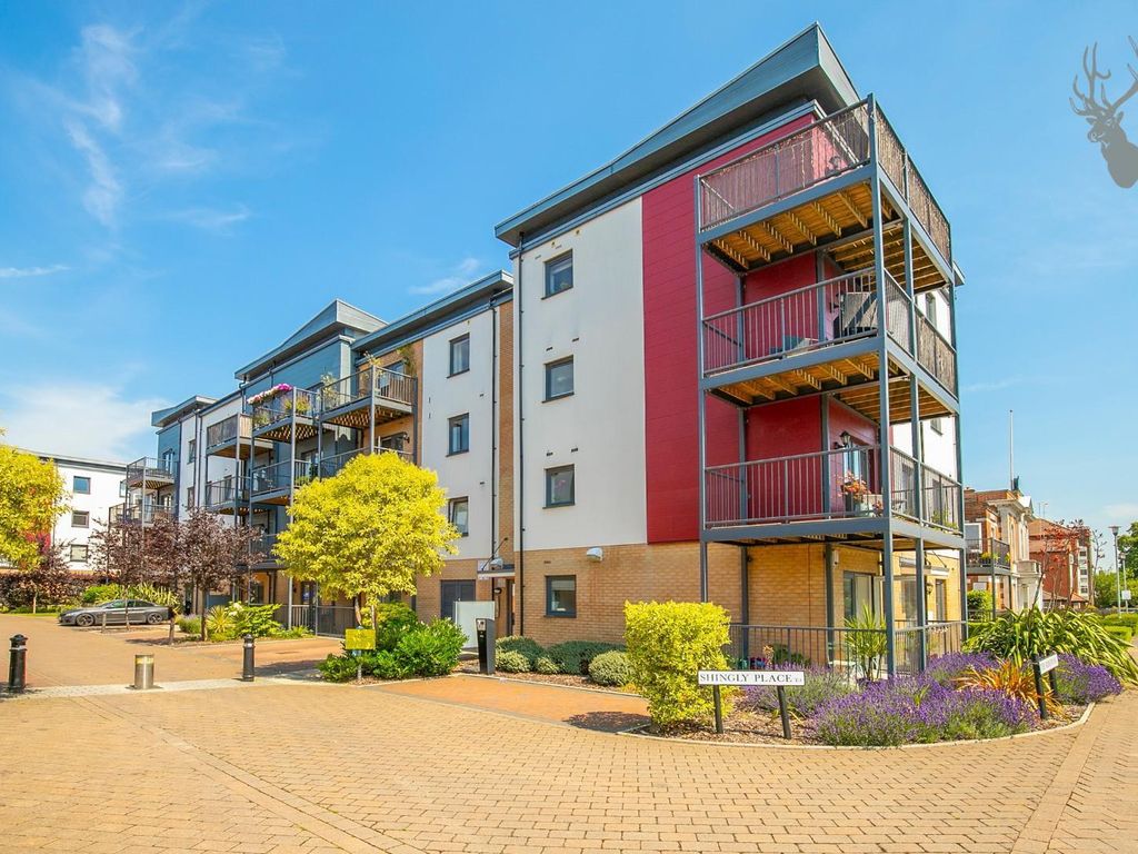 1 bed flat for sale in Shingly Place, London E4, £98,000