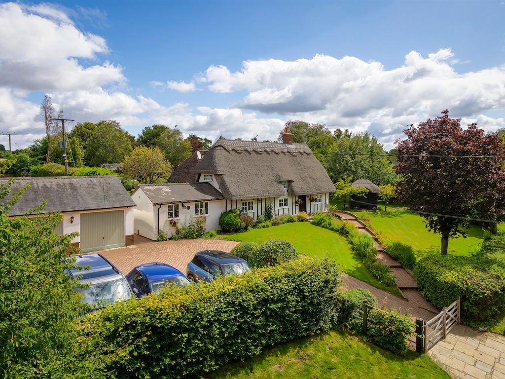 5 bed detached house for sale in Langley Lower Green, Saffron Walden CB11, £865,000