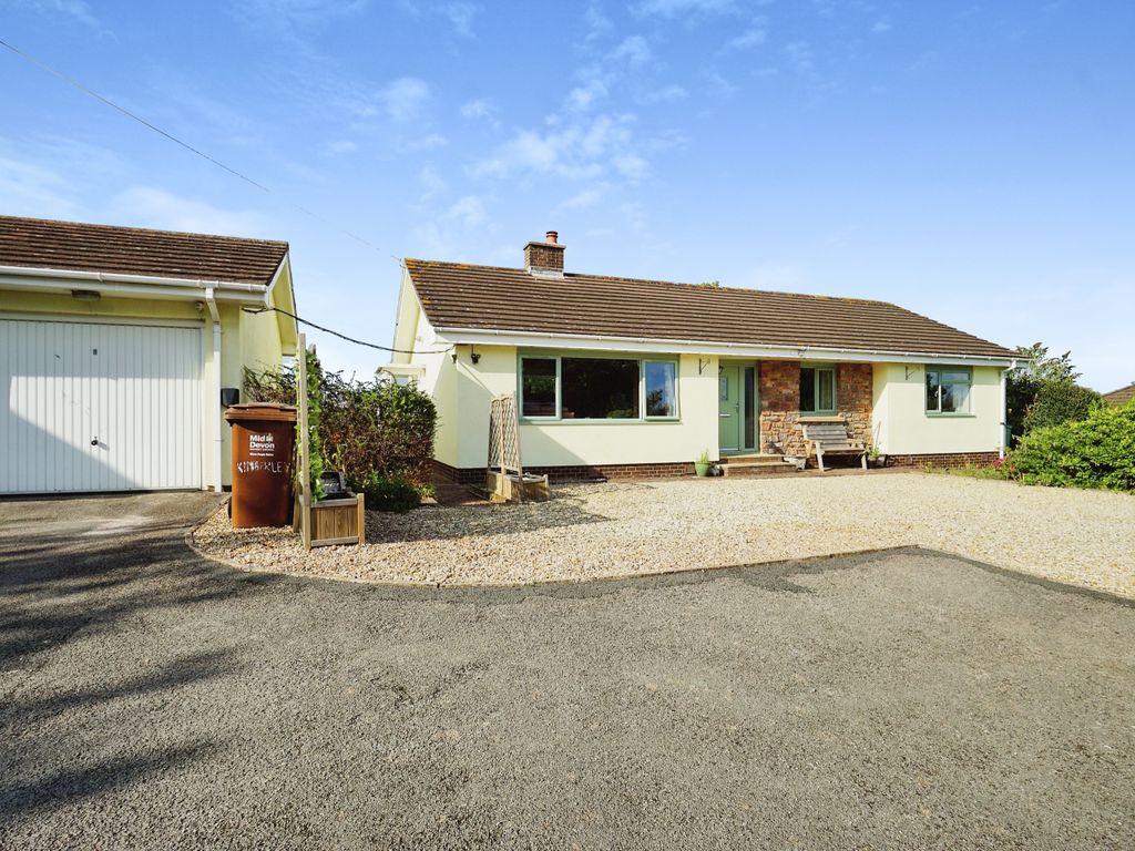 3 bed detached bungalow for sale in Shobrooke, Crediton EX17, £495,000