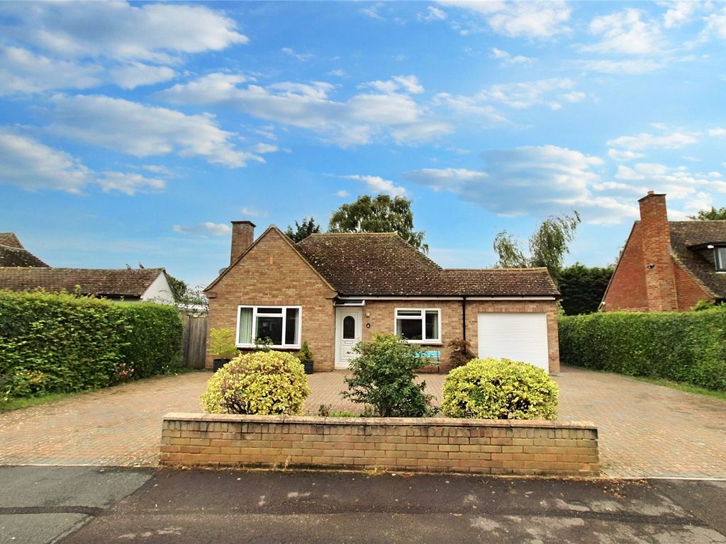 2 bed bungalow for sale in Curtis Road, Shrivenham, Oxfordshire SN6, £425,000