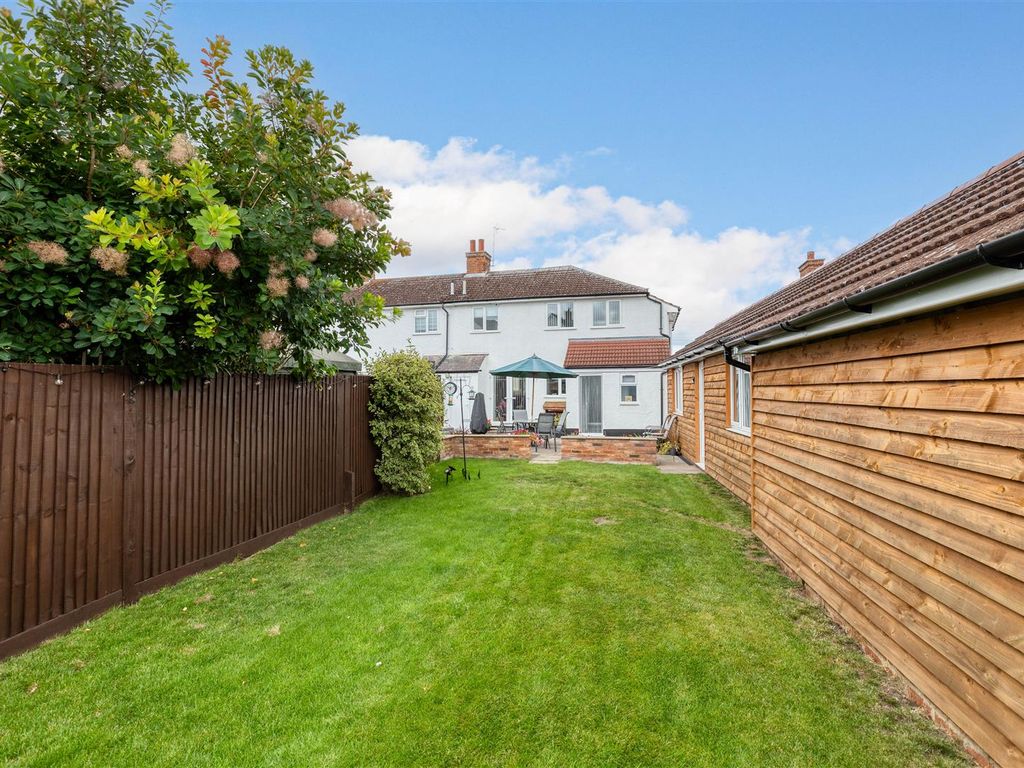 3 bed end terrace house for sale in House Lane, Arlesey, Beds SG15, £425,000