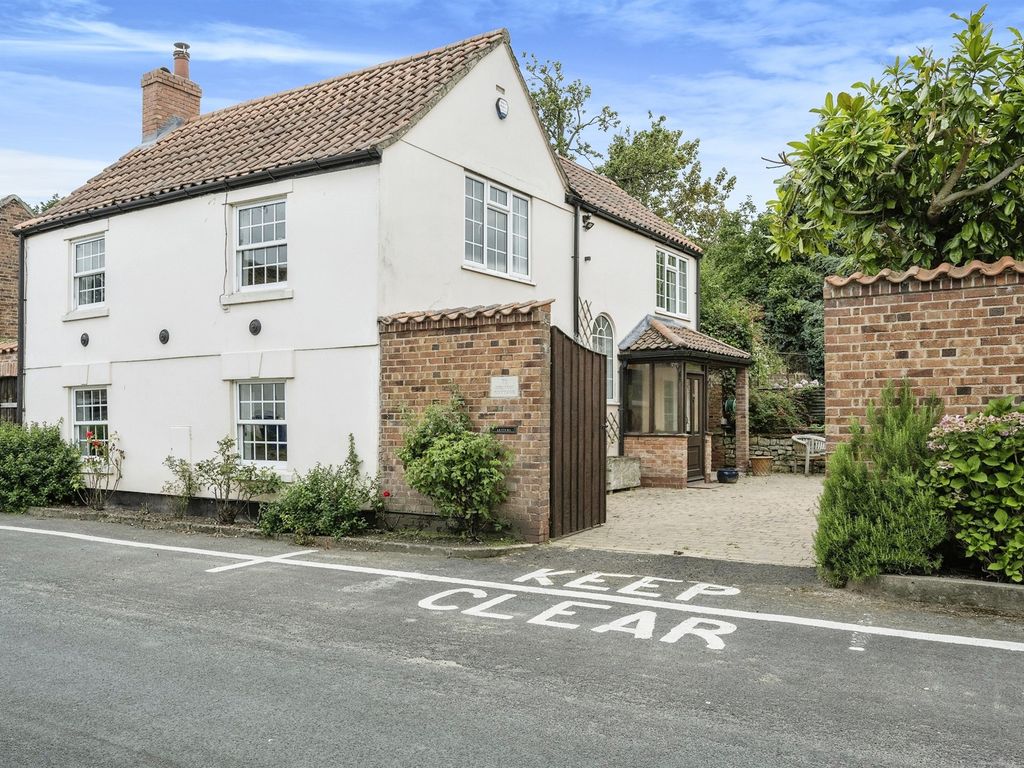 3 bed cottage for sale in Church Street, Bawtry, Doncaster DN10, £460,000
