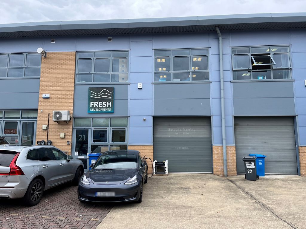 Light industrial to let in Bourne Valley Road, Poole BH12, £31,500 pa