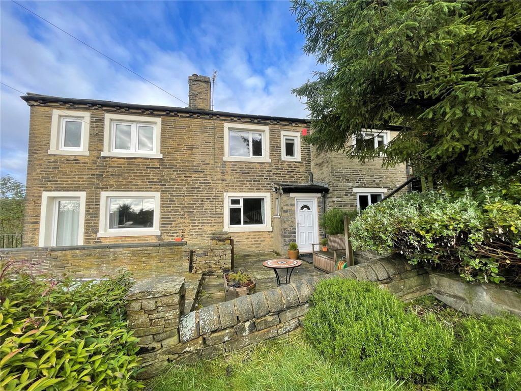 3 bed detached house for sale in Page Hill, Halifax, West Yorkshire HX2, £325,000