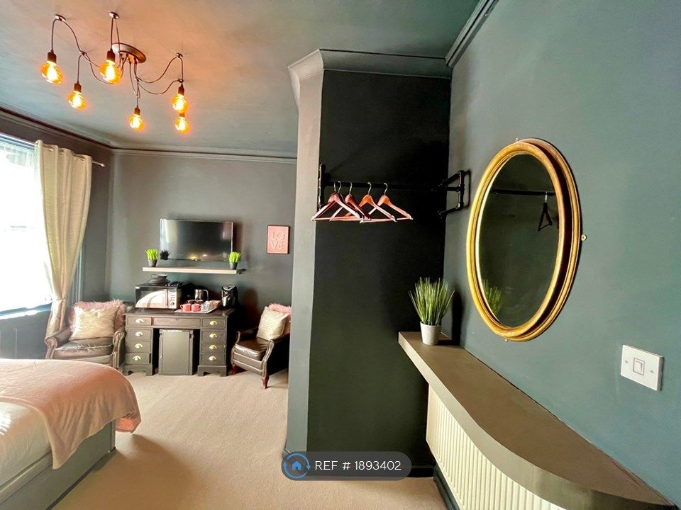 Studio to rent in Hotel Rooms, Brighton BN2, £795 pcm