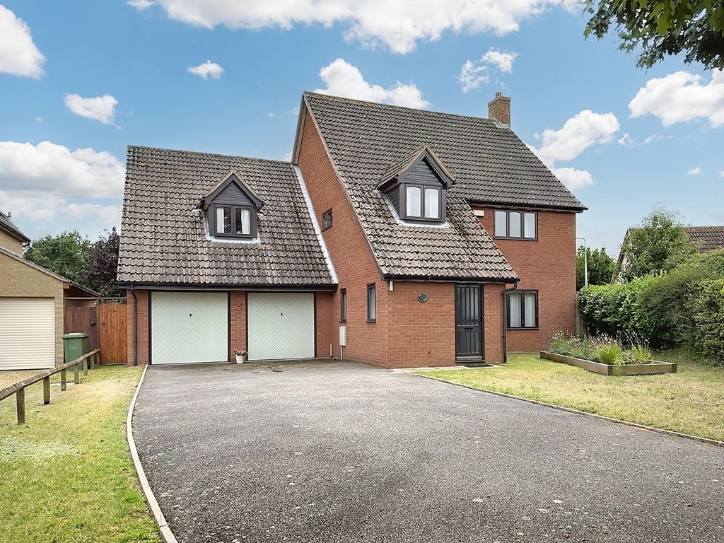5 bed detached house for sale in The Oaks, Martlesham Heath, Ipswich IP5, £725,000