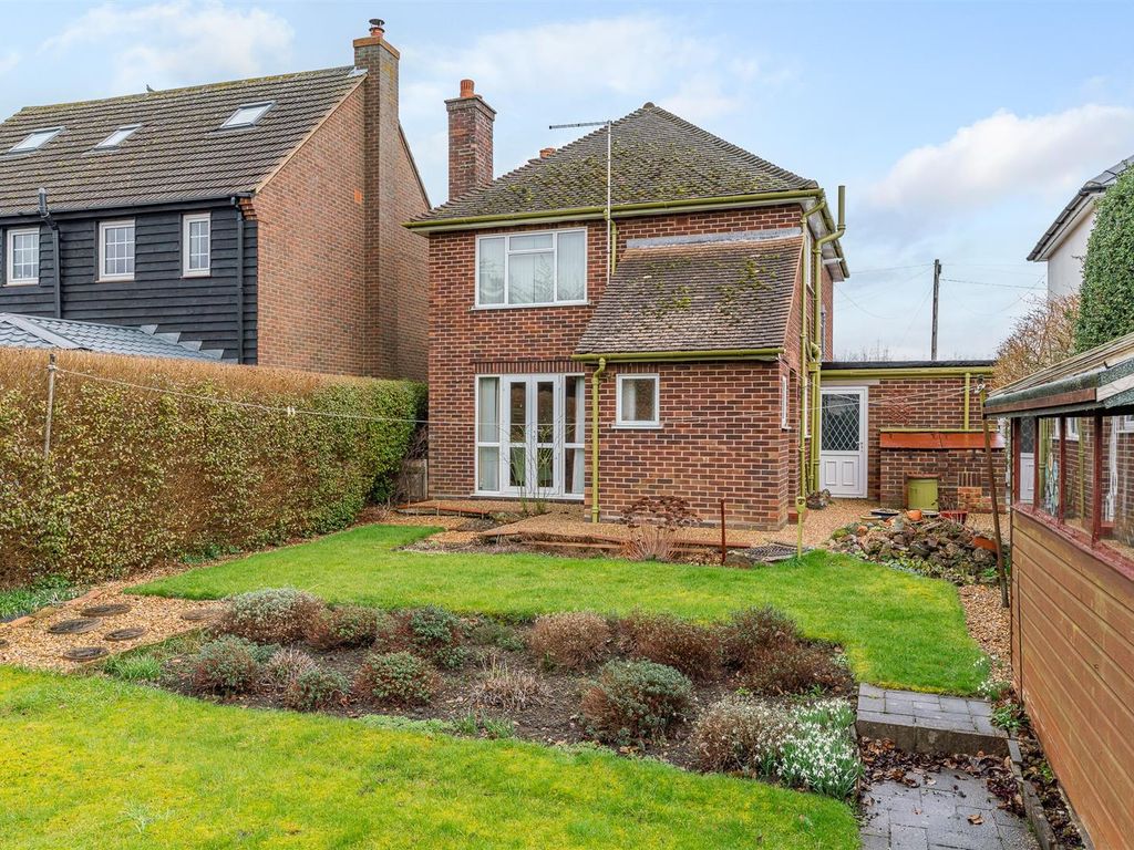 3 bed detached house for sale in Hitchin Road, Arlesey SG15, £450,000