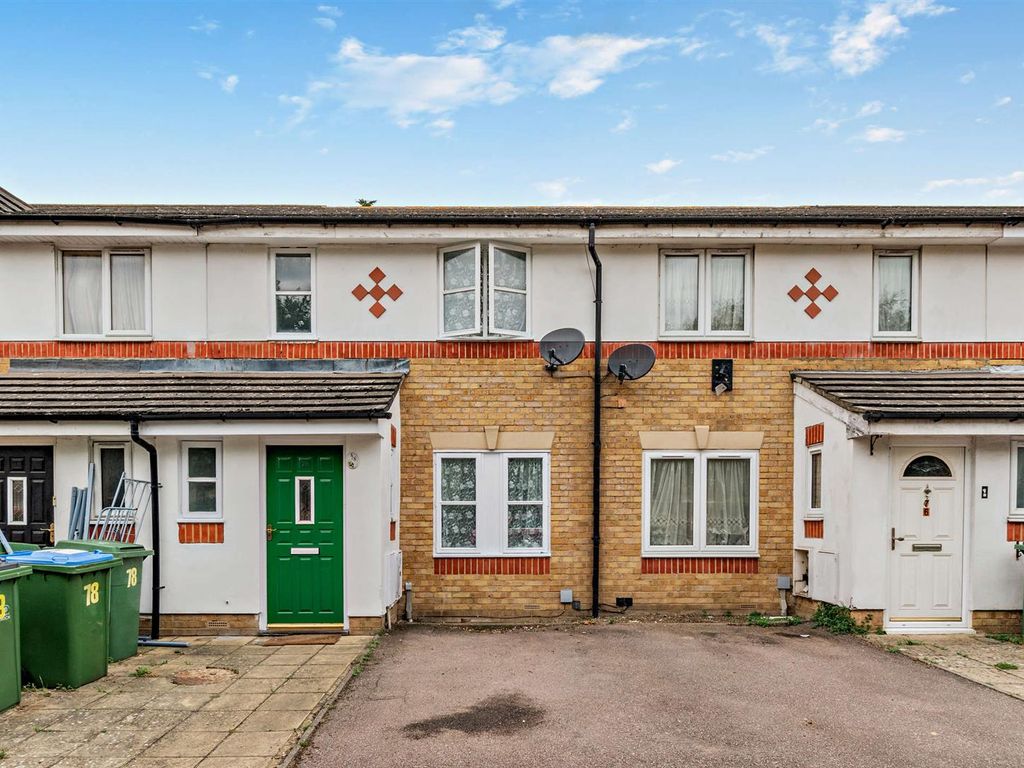 3 bed terraced house for sale in Birchdene Drive, London SE28, £385,000
