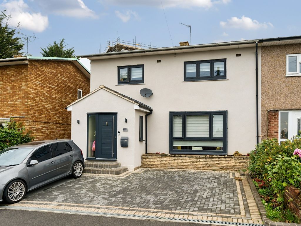 3 bed semi-detached house for sale in Wolsey Gardens, Ilford IG6, £475,000