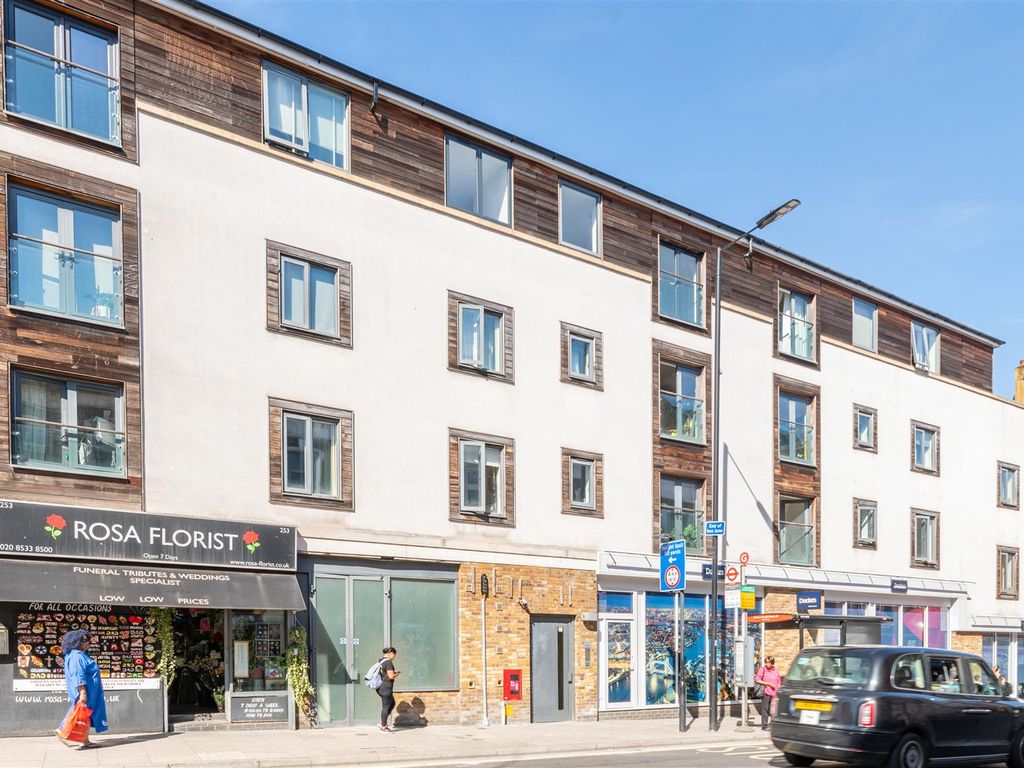 2 bed flat for sale in Graham Road, London E8, £475,000