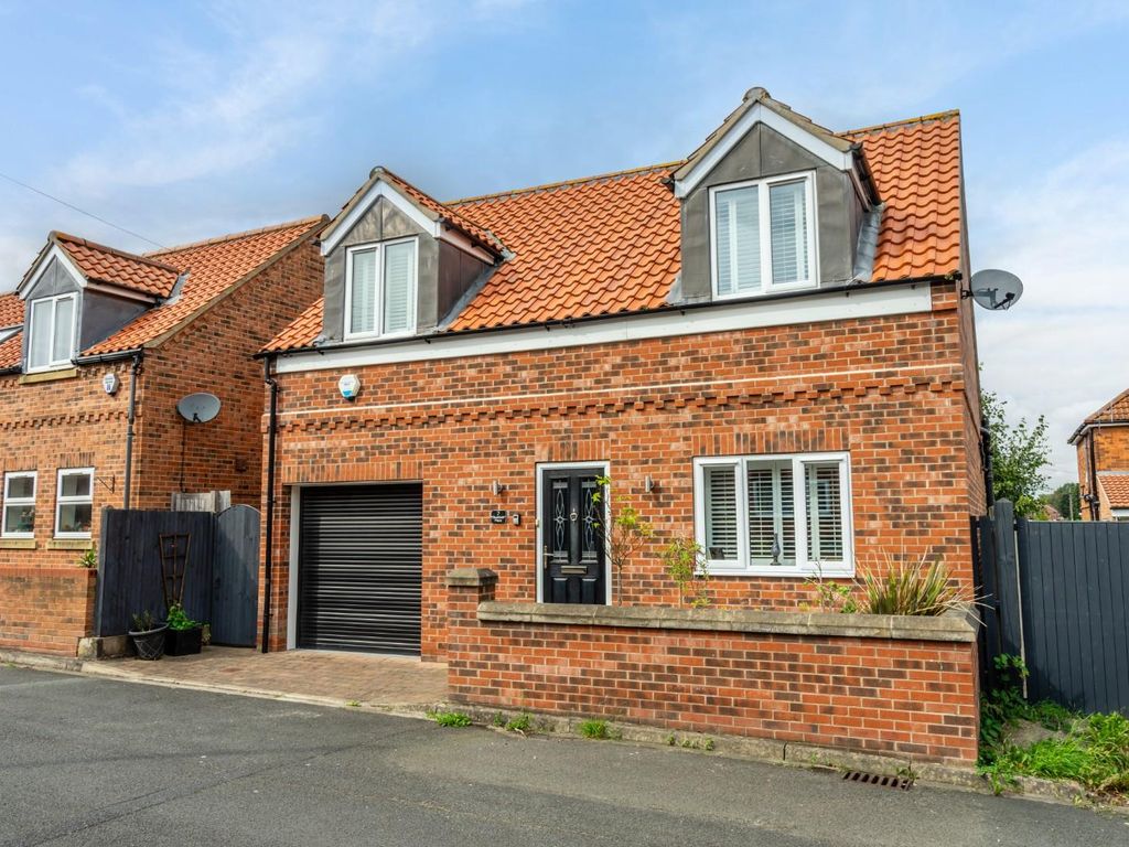3 bed detached house for sale in Beckfield Place, Acomb, York YO26, £350,000