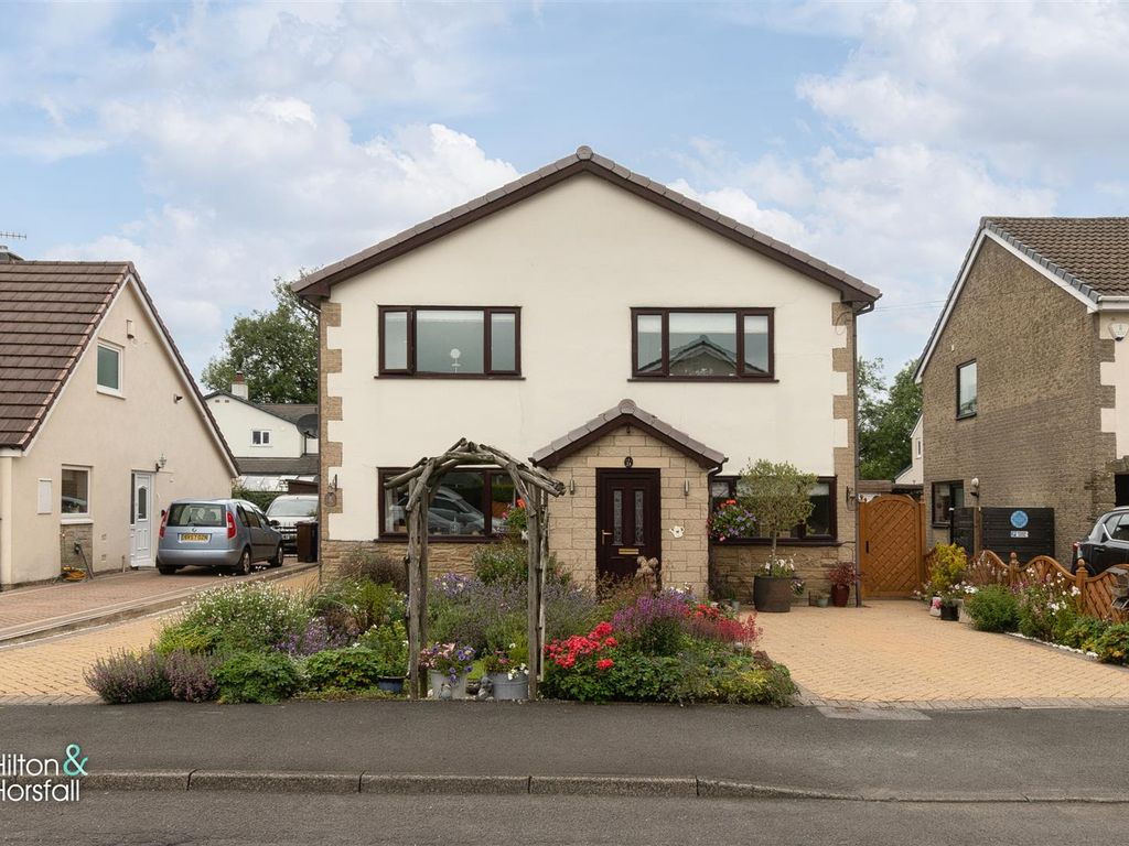 4 bed detached house for sale in Meadow Way, Barnoldswick BB18, £394,950